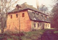 Opuszczony budynek domku myśliwskiego